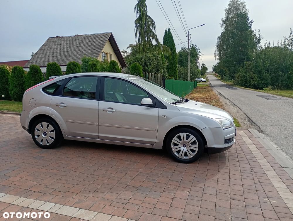 Ford Focus 1.6 Ambiente - 1
