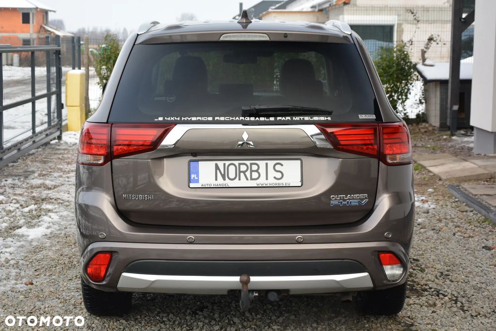 Mitsubishi Outlander 2.0 4WD Top - 13