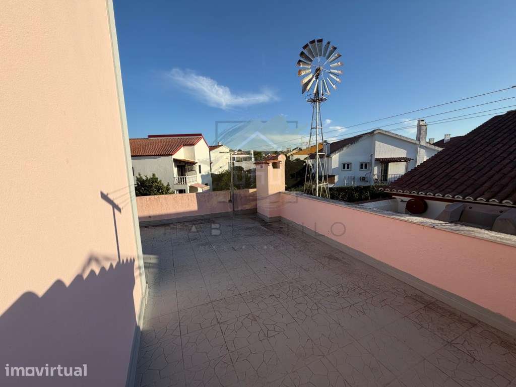 Andar de Moradia T3 espaçoso para Arrendamento em Azeitão | Água In... - Grande imagem: 3/32