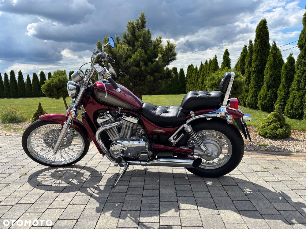 Suzuki Intruder - 1
