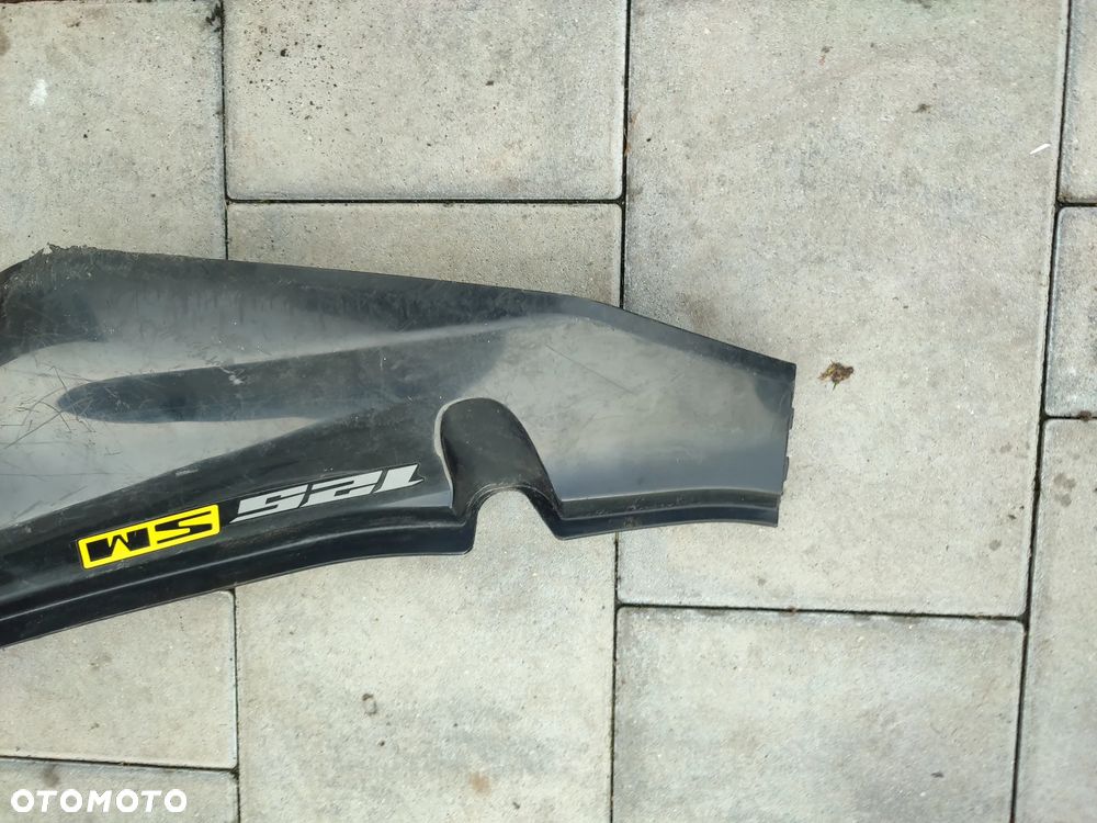 Owiewka, osłona prawa, bok, boczek, pogon prawy Suzuki DR 125 - 2