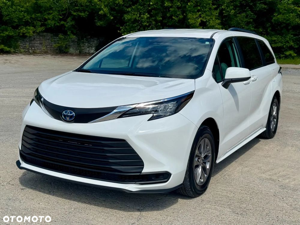 Toyota Sienna - 2