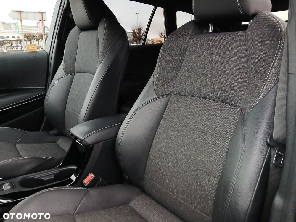 Toyota Corolla 1.8 Hybrid Comfort - 36