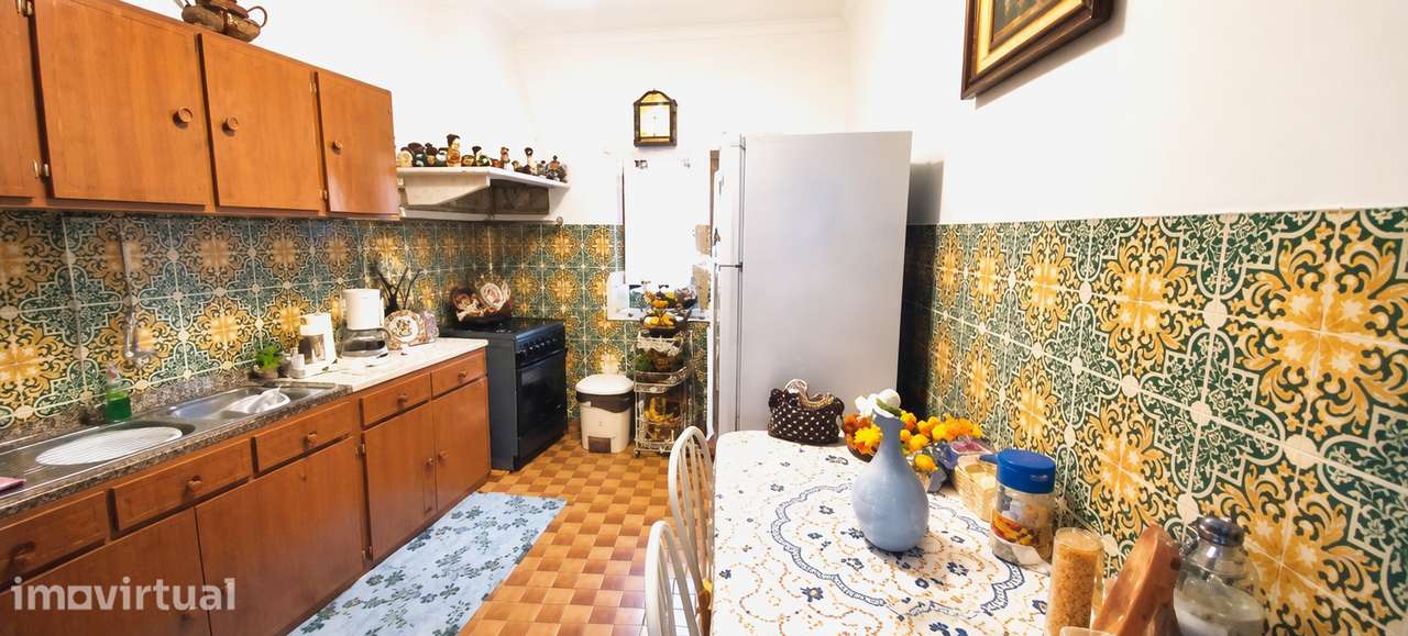 Moradia  T2 constituída por 2 pisos com quintal e terraços - Grande imagem: 3/34