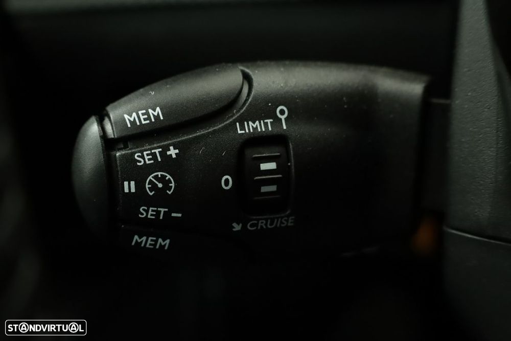 Peugeot e-2008 54 kWh Allure - 16