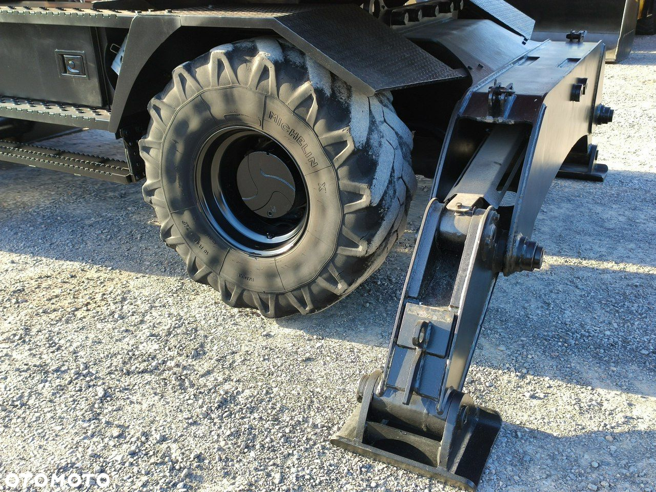 Hitachi ZX140 Koparka Kołowa - 19