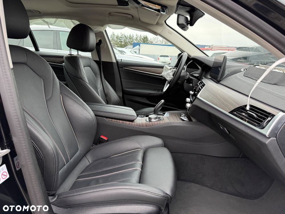 BMW Seria 5 530d xDrive Luxury Line - 34