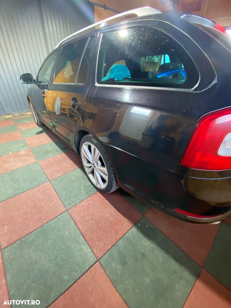 Skoda Octavia 2.0 TDI RS DSG - 2