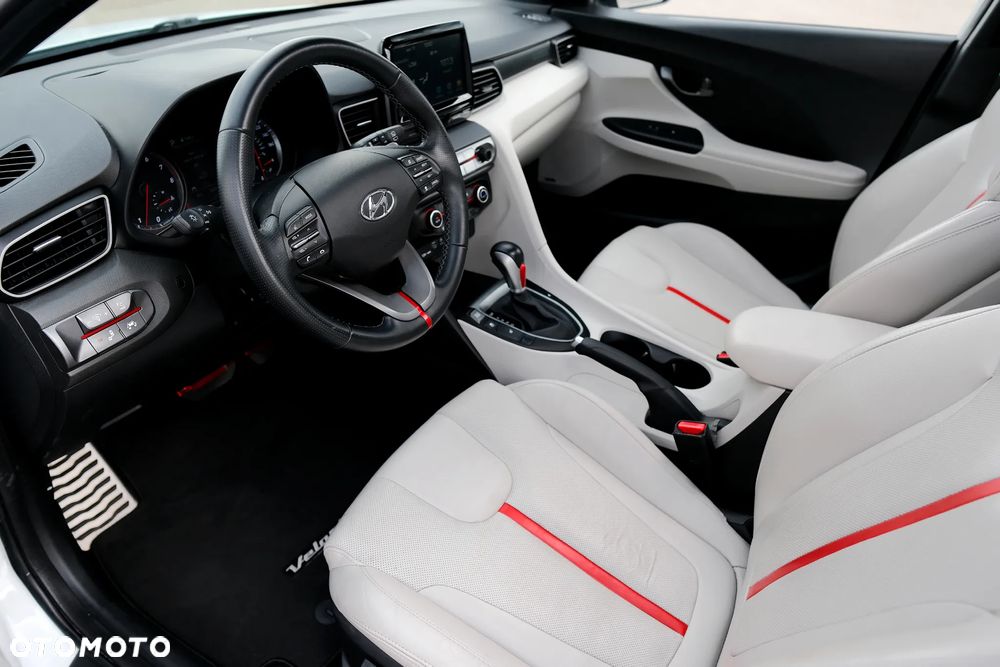 Hyundai Veloster - 21