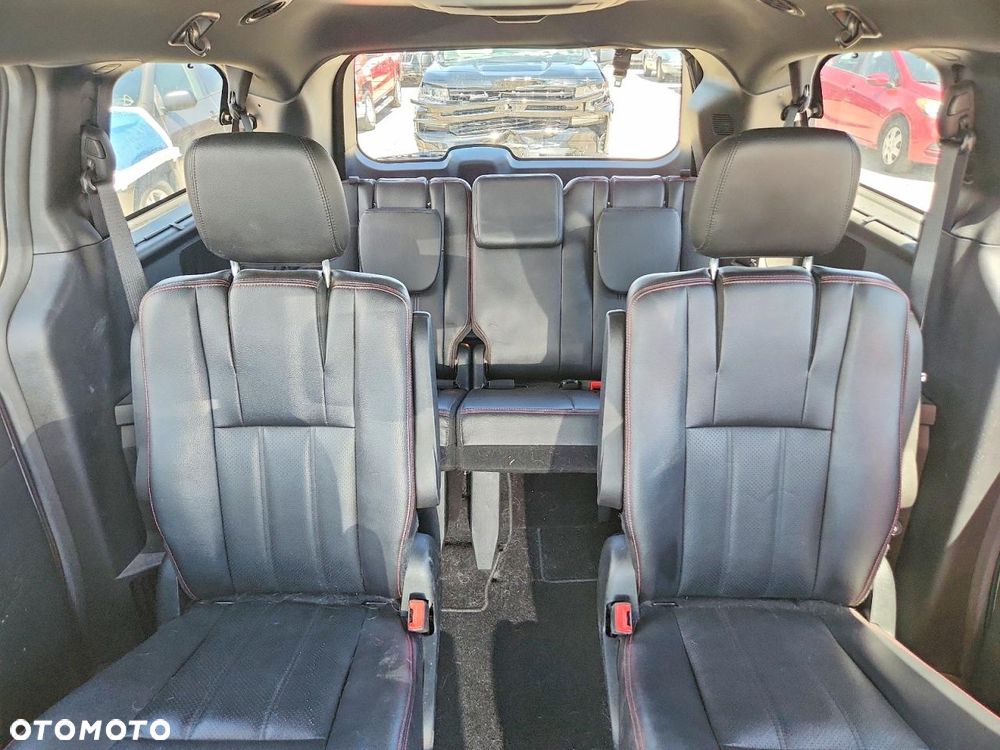 Dodge Grand Caravan - 10