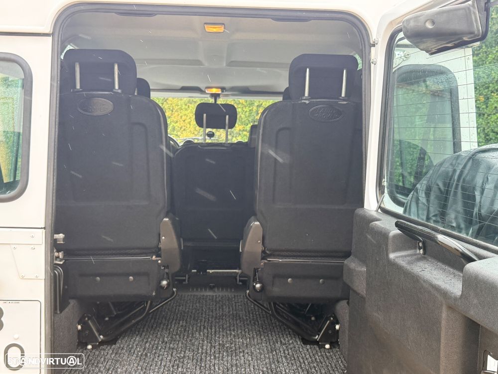 Land Rover Defender - 30