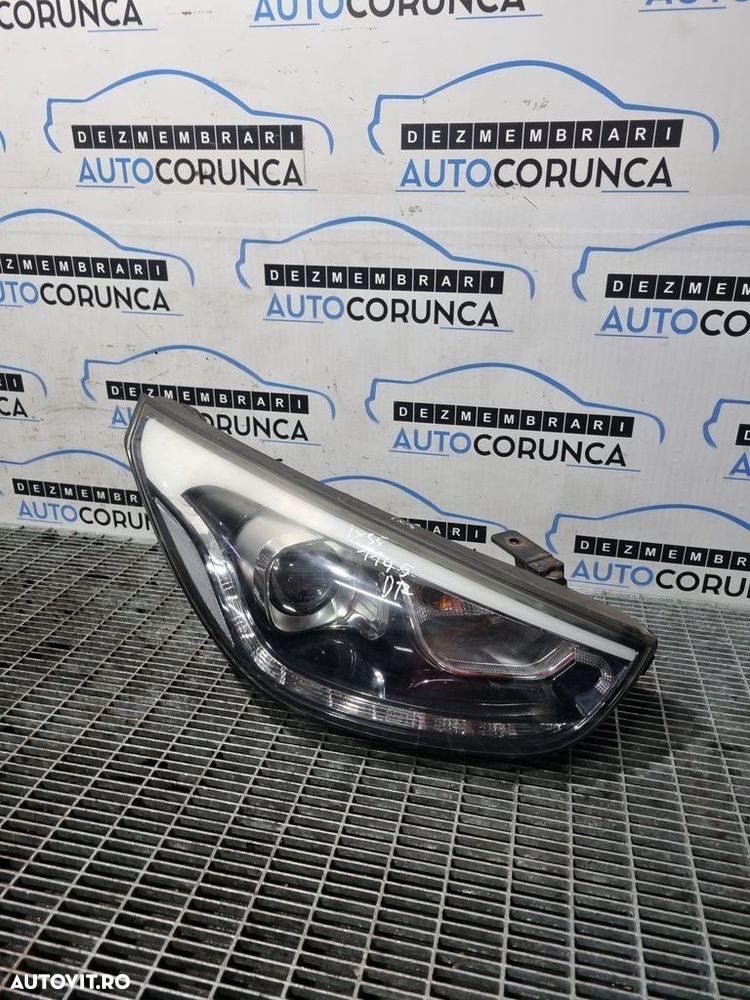 Far Dreapta Hyundai IX35 2010 - 2019 SUV 4 Usi (1145) Fara xenon LED - 1