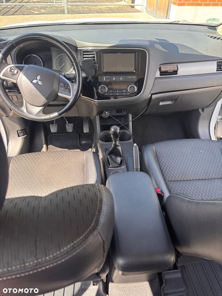 Mitsubishi Outlander 2.2 DI-D 4WD Intense - 6