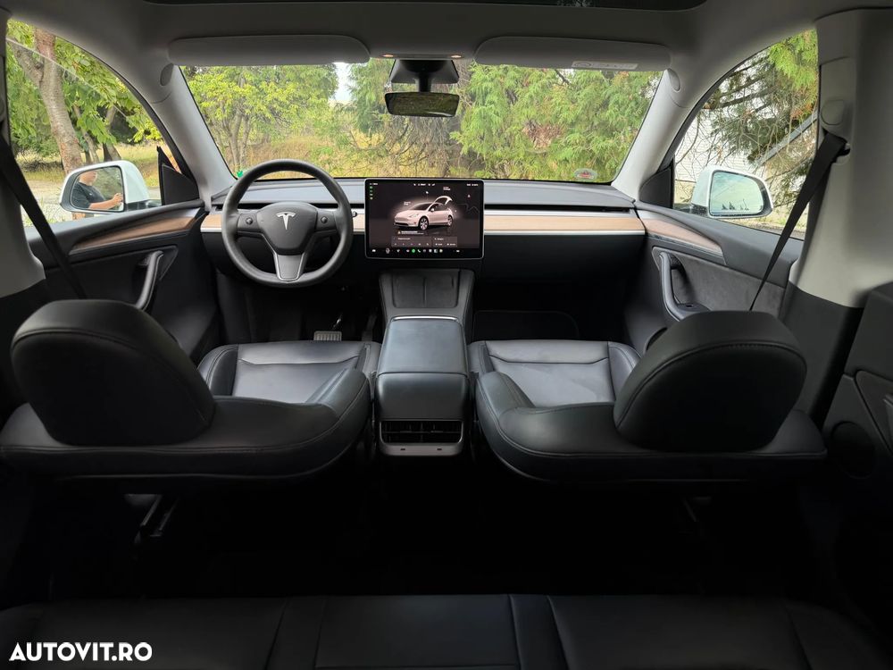 Tesla Model Y Long Range Dual Motor AWD - 16