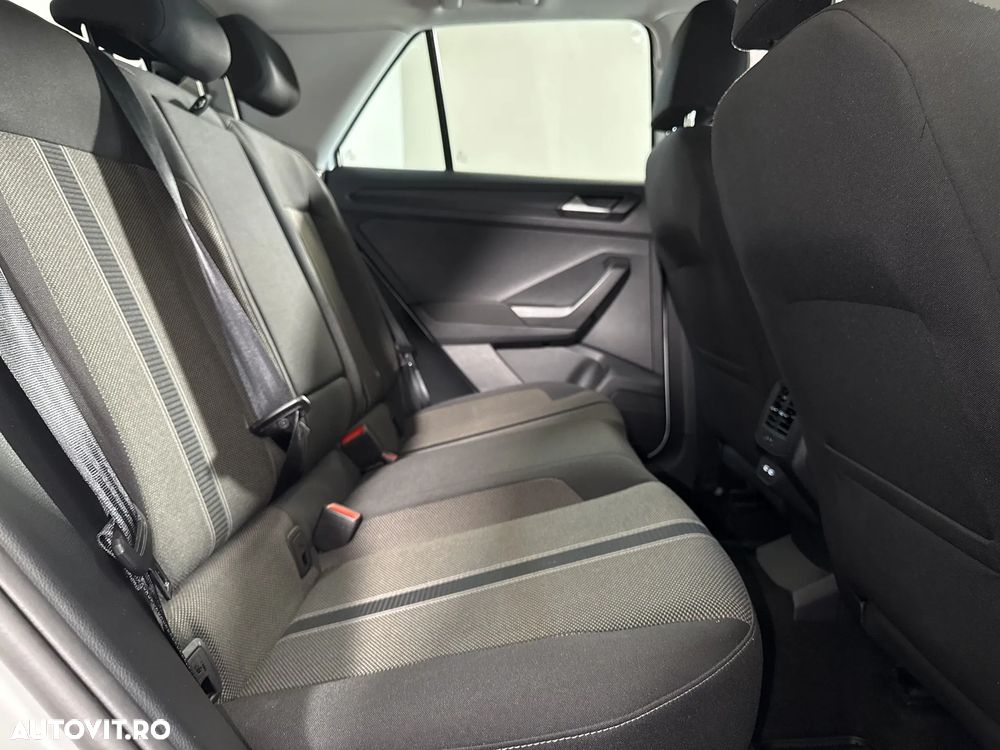 Volkswagen T-Roc - 13