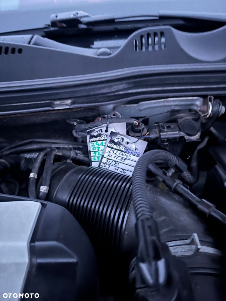 Volkswagen Passat 2.0 TDI DPF Highline - 23