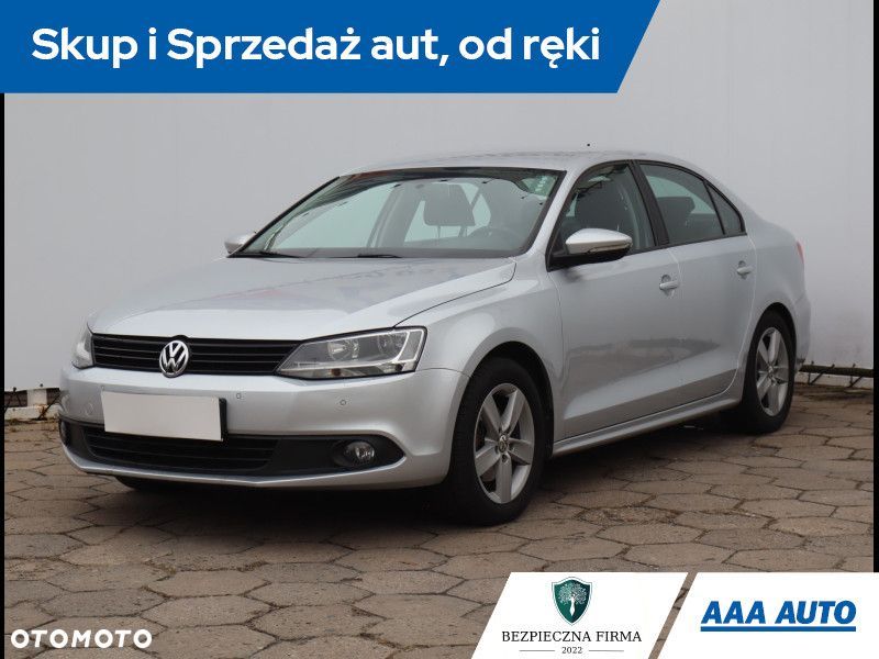 Volkswagen Jetta - 2