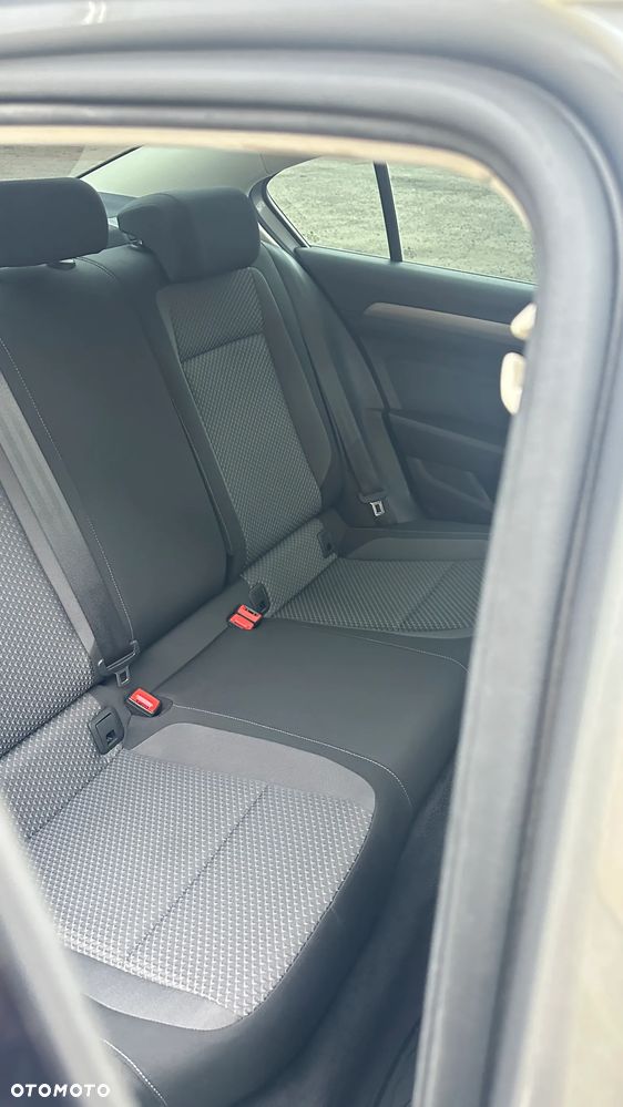 Volkswagen Passat - 12