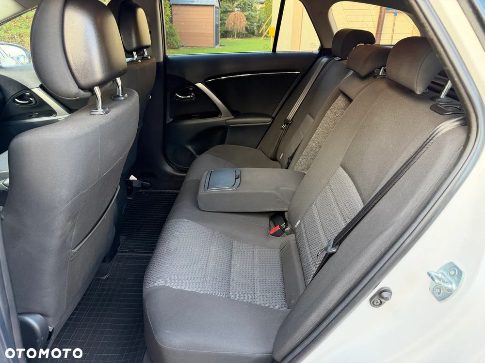 Toyota Avensis 2.0 D-4D Life - 13