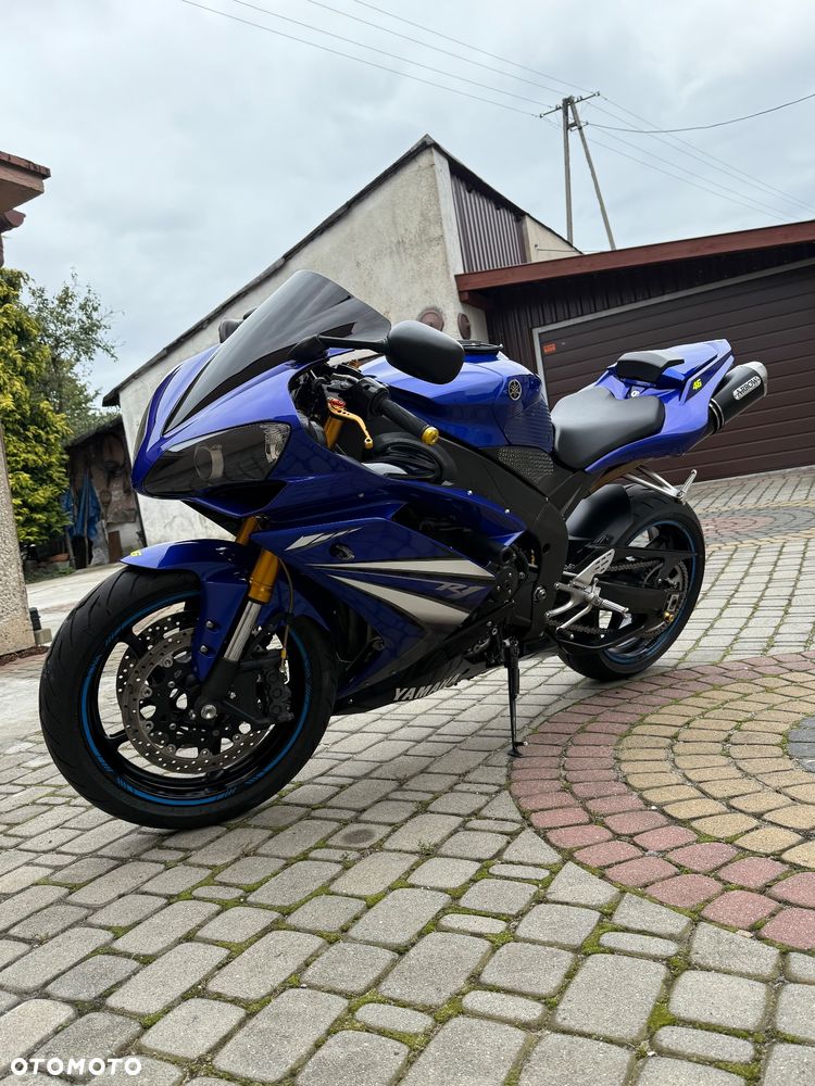 Yamaha R1 - 24