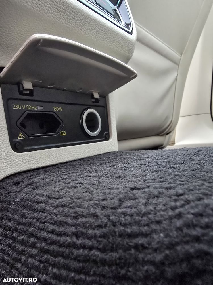 Volkswagen Passat 2.0 TDI SCR 4Motion DSG Elegance - 12