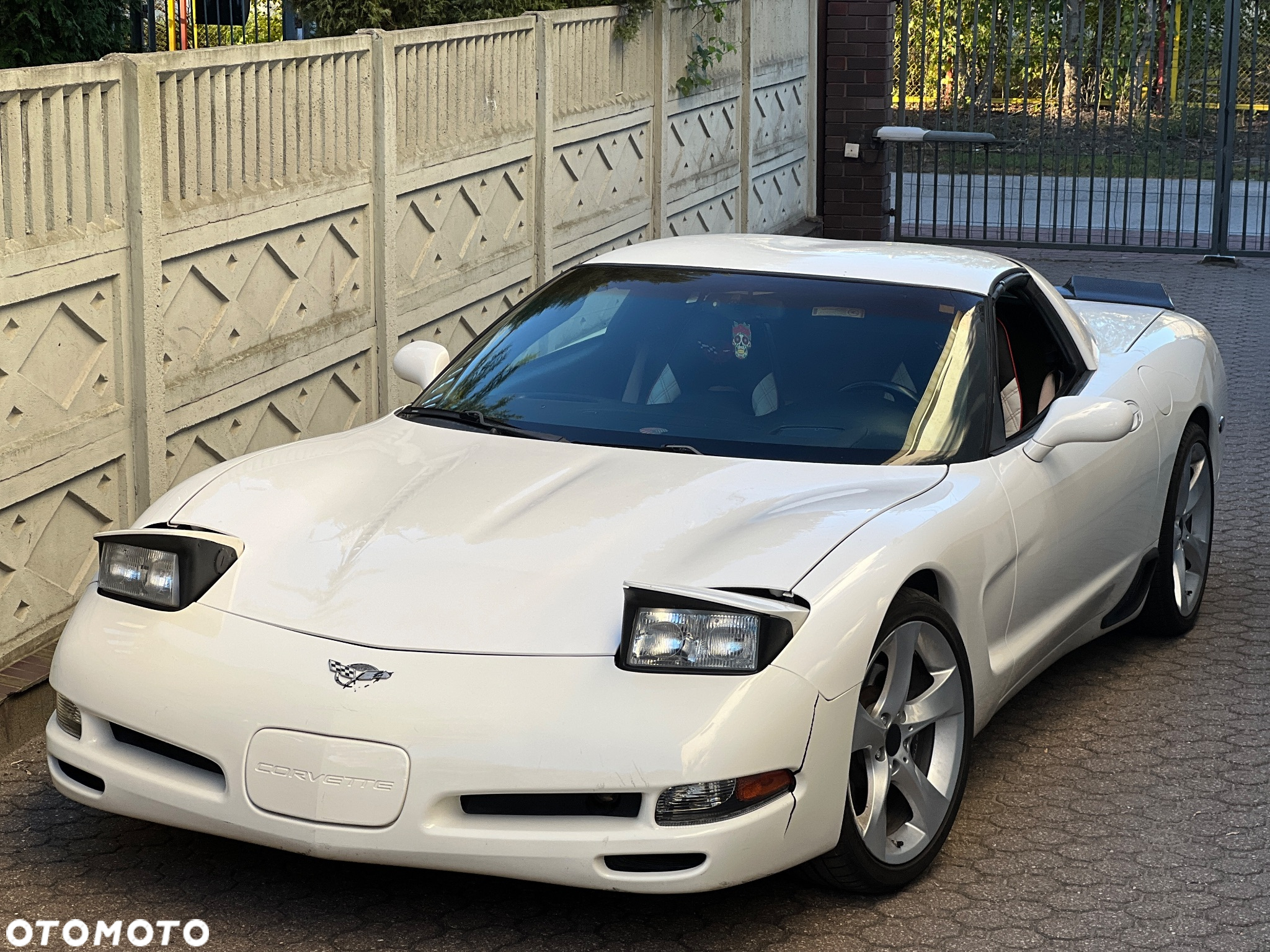 Chevrolet Corvette - 4