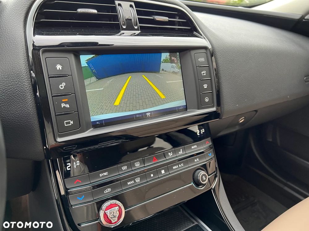 Jaguar XE 2.0 T AWD Prestige - 17