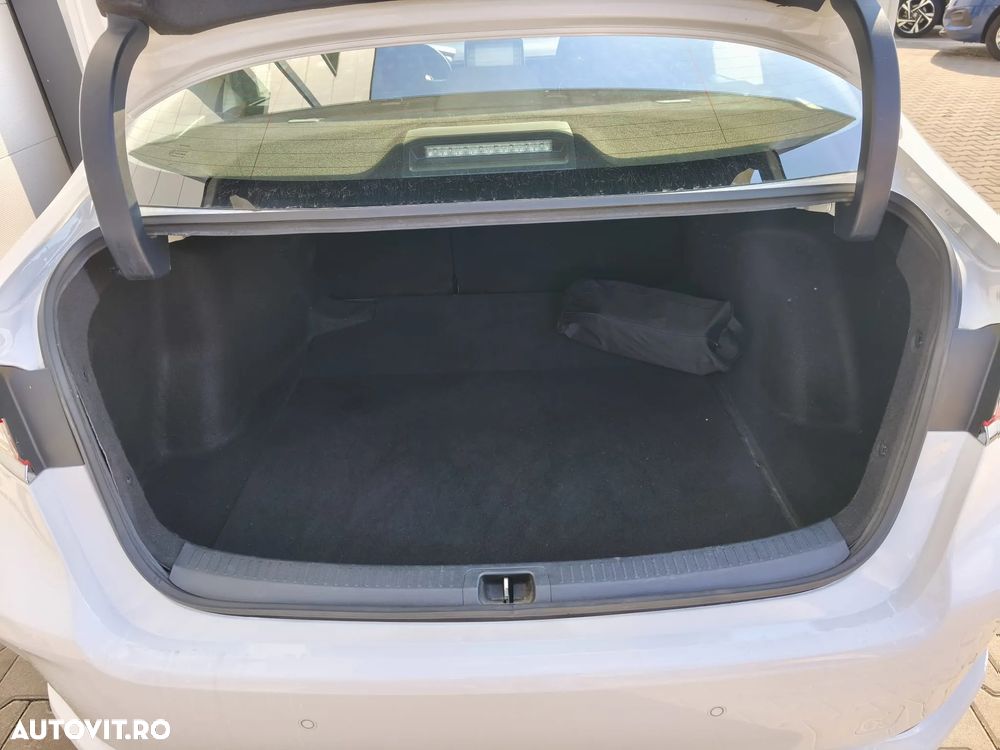 Toyota Corolla 1.8 HSD Business - 8