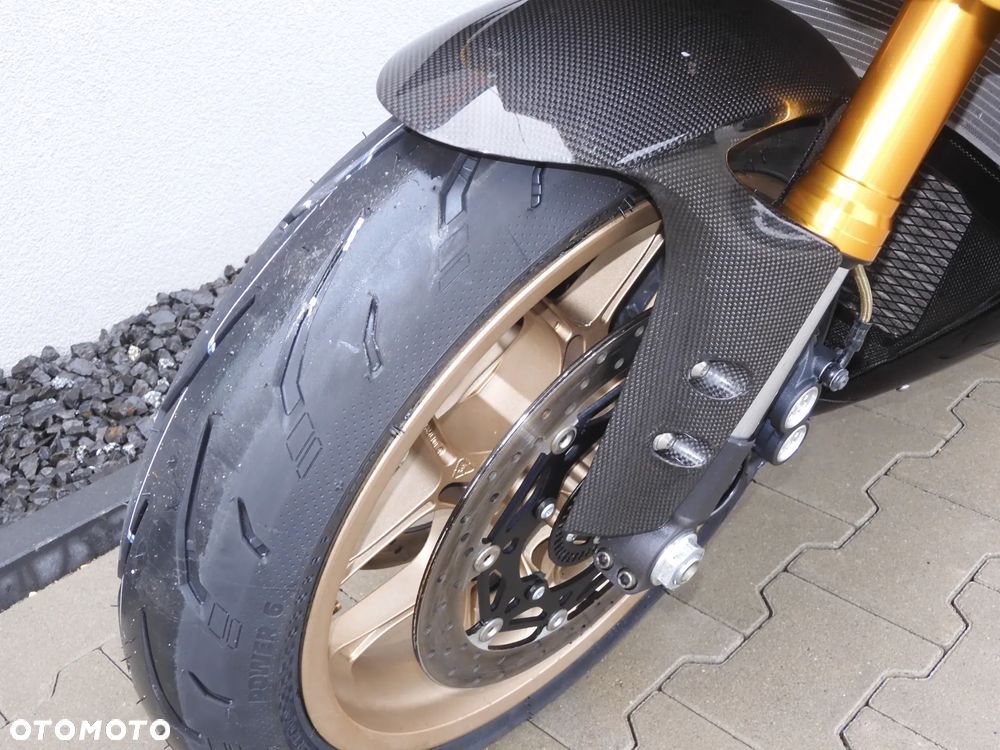 Yamaha R1 - 26
