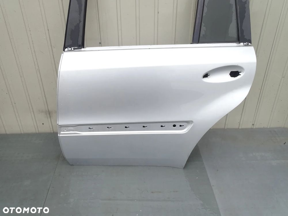 MB GL X 164 Drzwi lewy tył C775 - 2