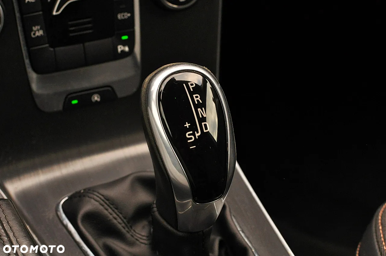 Volvo V40 Cross Country D3 Geartronic Momentum - 36
