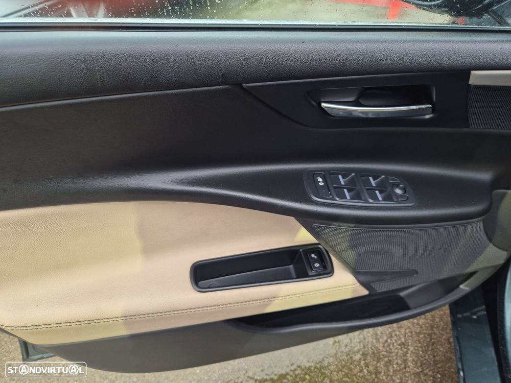 Jaguar XE 2.0 D Prestige - 11