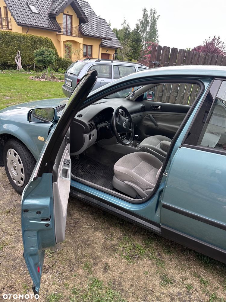 Volkswagen Passat 1.6 Comfortline - 6
