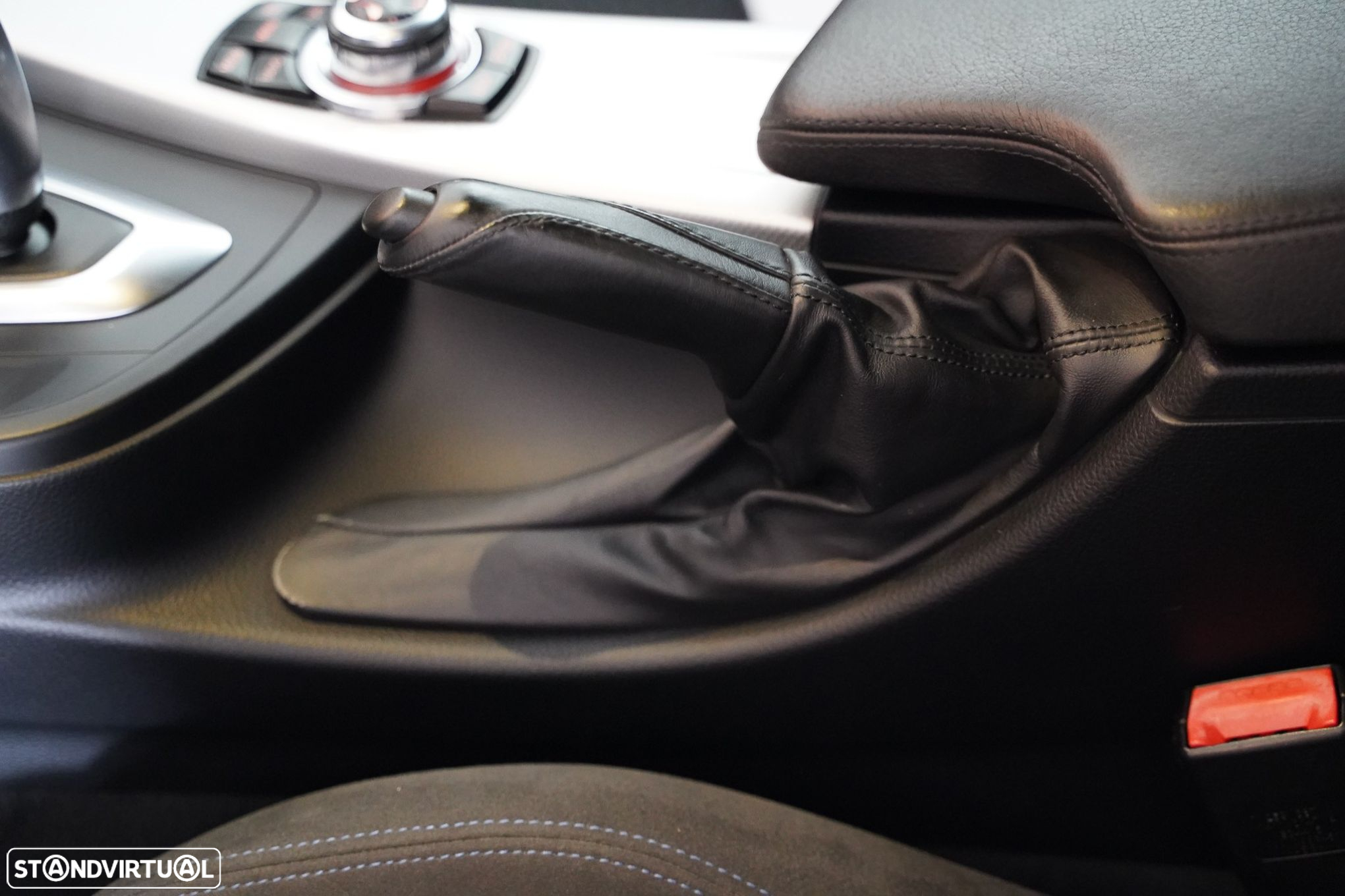 BMW 318 d Pack M Auto - 24