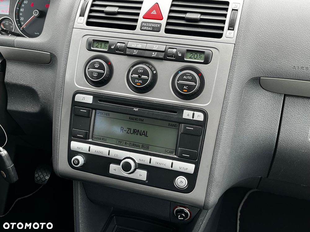Volkswagen Touran - 28