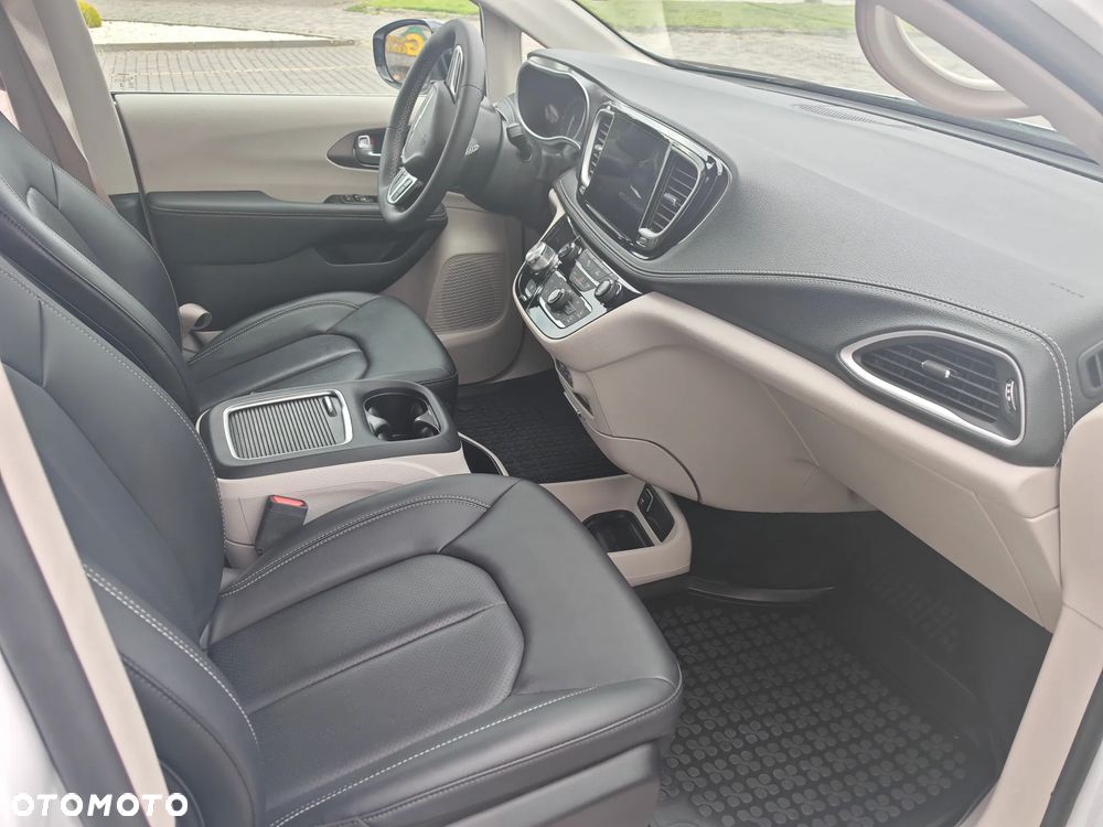 Chrysler Pacifica - 25