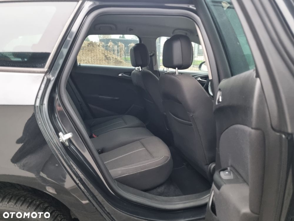 Opel Astra 1.4 Turbo Exklusiv - 22