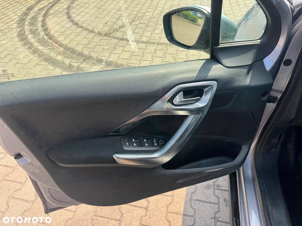 Peugeot 2008 PureTech 110 GPF Stop&Start EAT6 Allure - 16