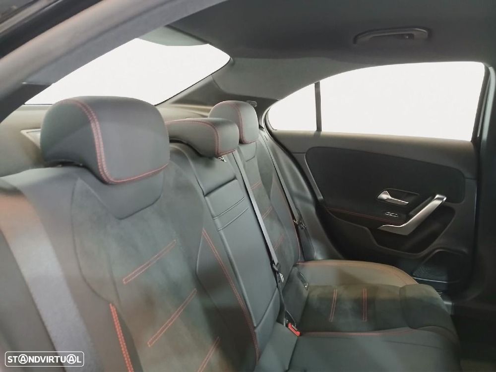 Mercedes-Benz A 250 Limousine - 11