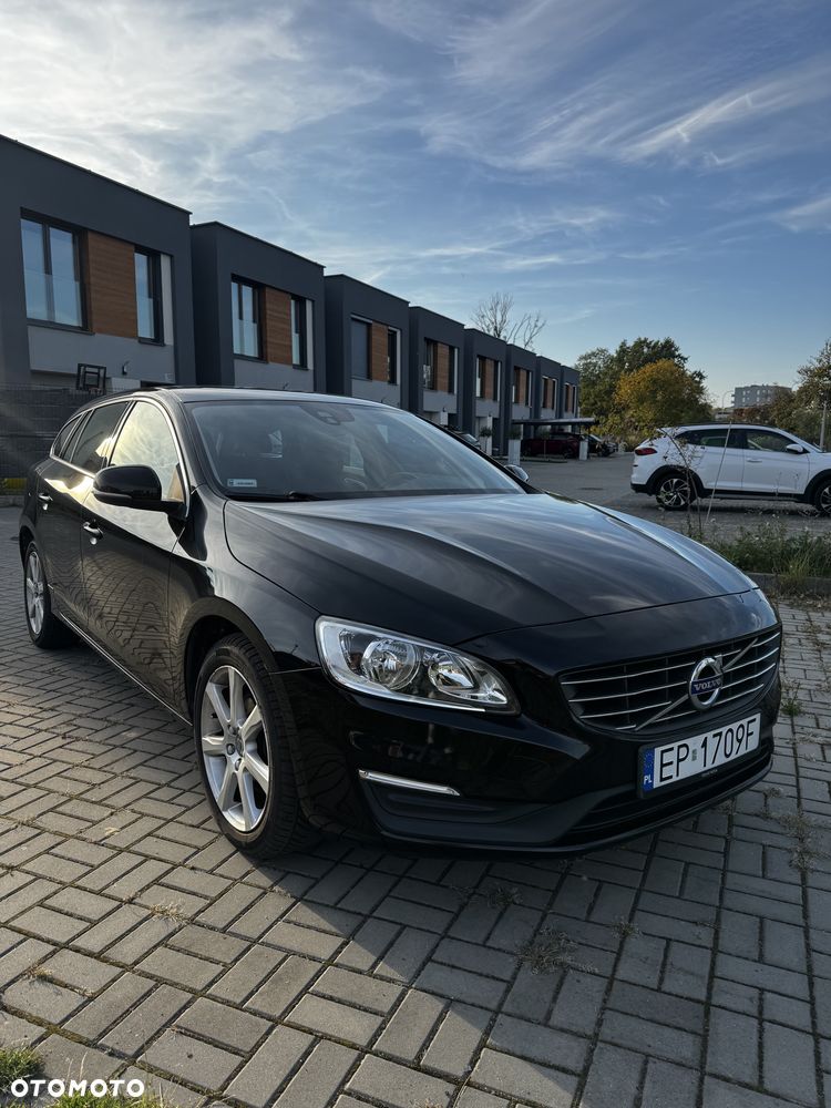 Volvo V60 D4 Momentum - 1