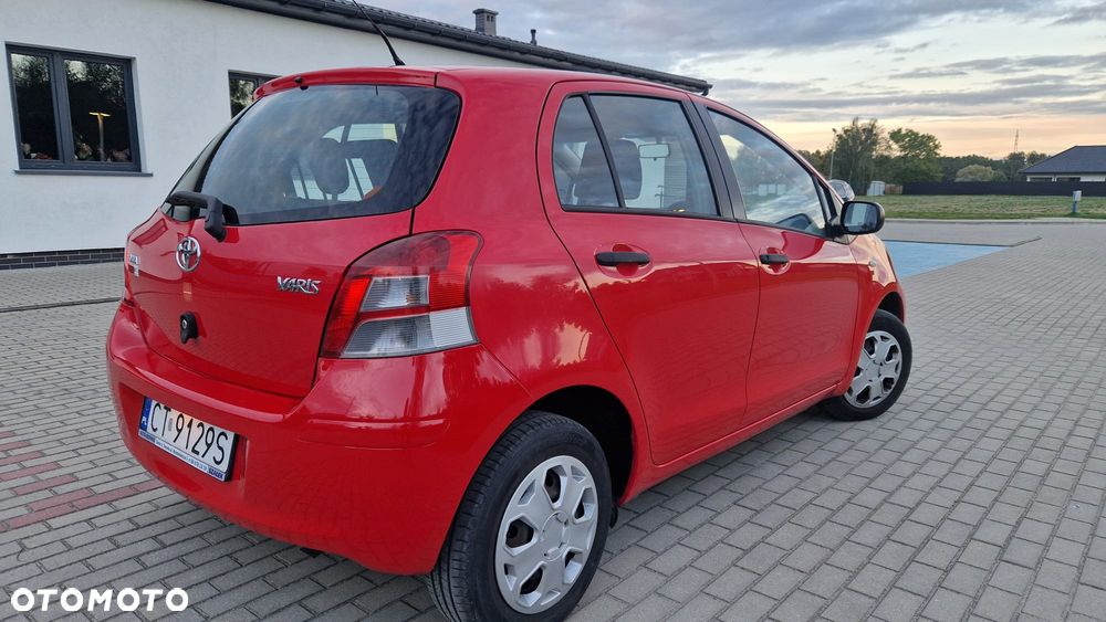 Toyota Yaris 2010 photo 3