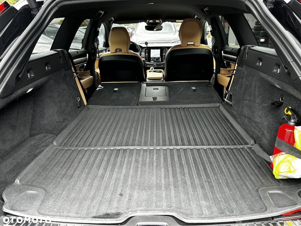 Volvo V90 Cross Country - 18