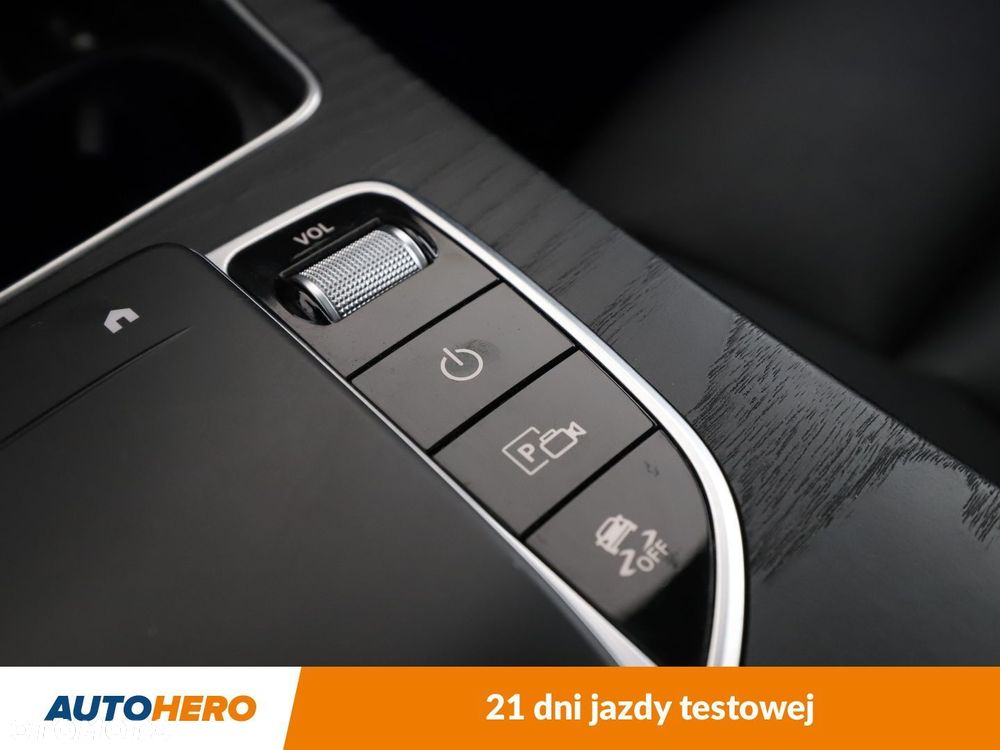 Mercedes-Benz GLC - 29