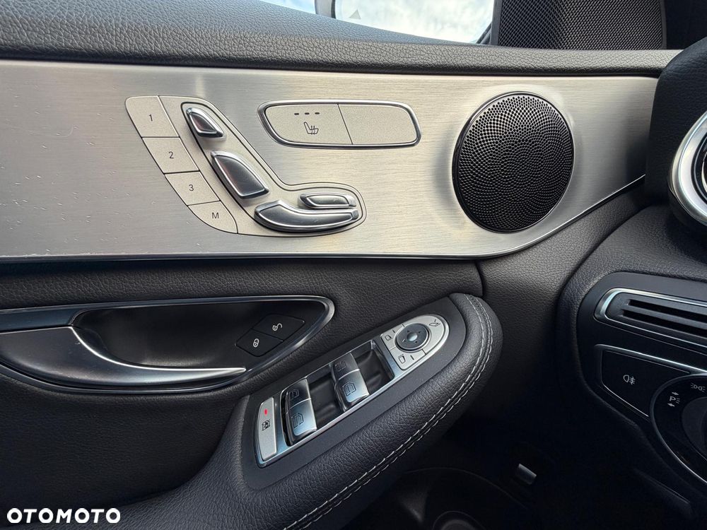 Mercedes-Benz Klasa C 300 7G-TRONIC AMG Line - 33