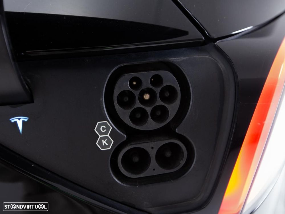 Tesla Model Y Long Range Dual Motor AWD - 15