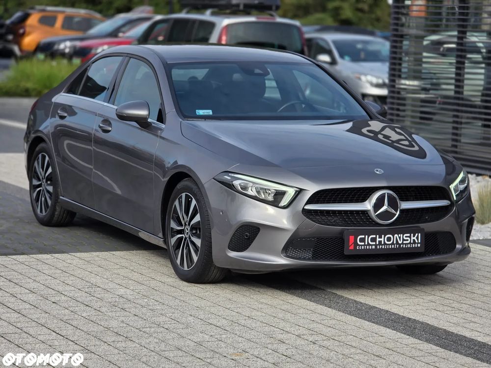 Mercedes-Benz Klasa A 180 Edycja specjalna 7G-DCT - 38