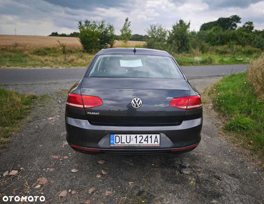 Volkswagen Passat - 12