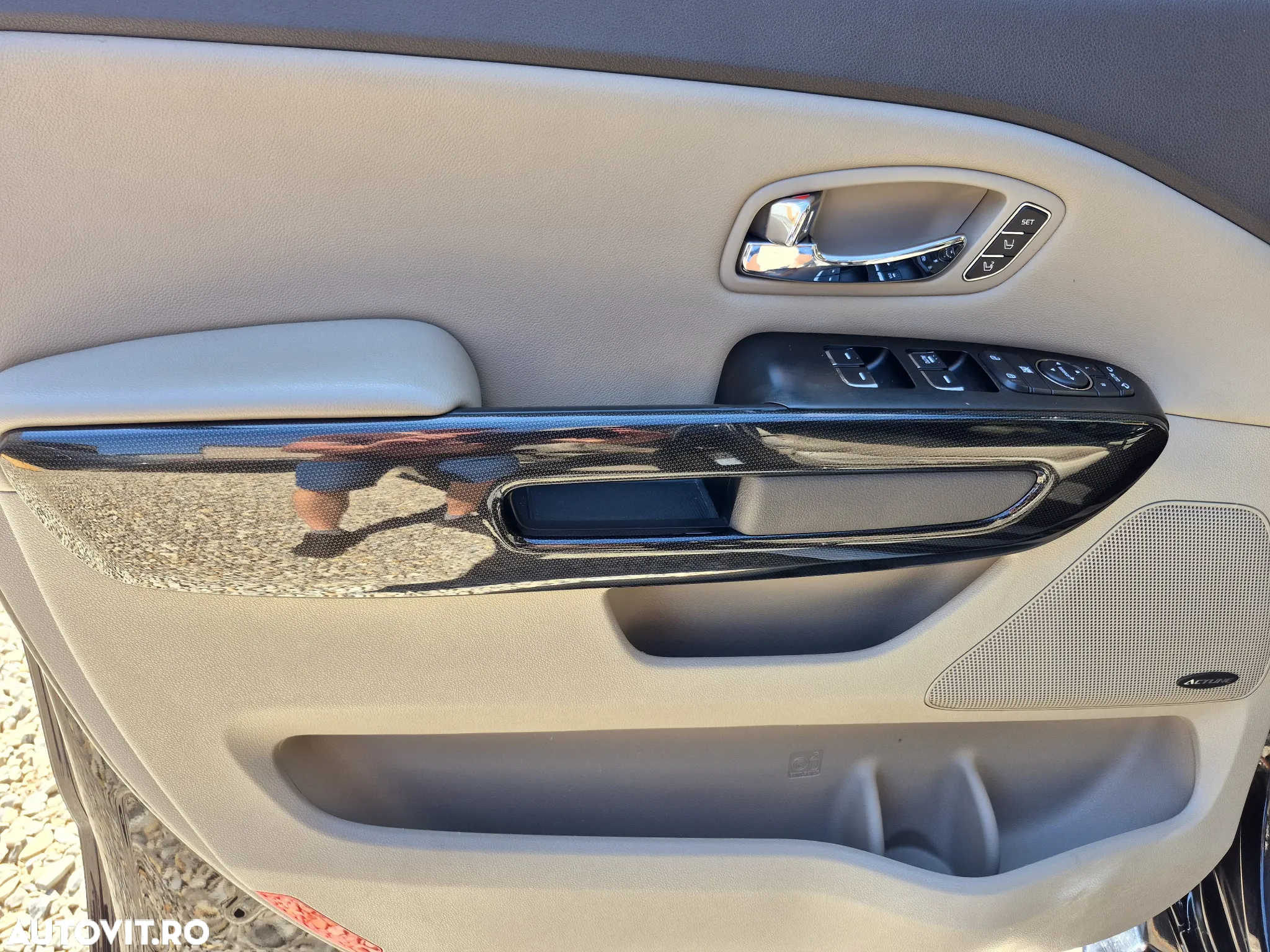 Kia Carnival - 34