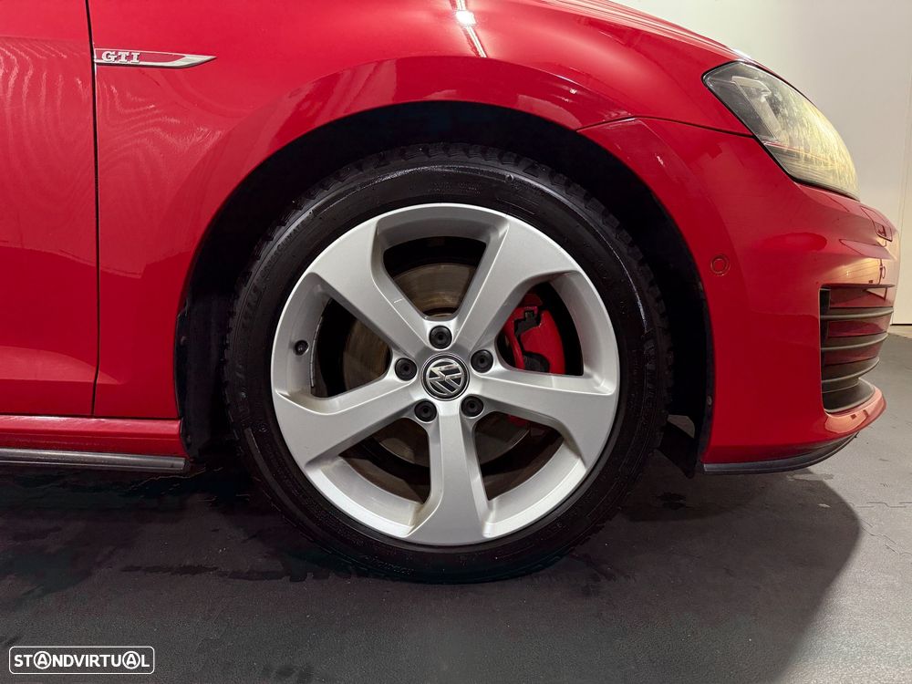 VW Golf 2.0 TSi GTi DSG - 38