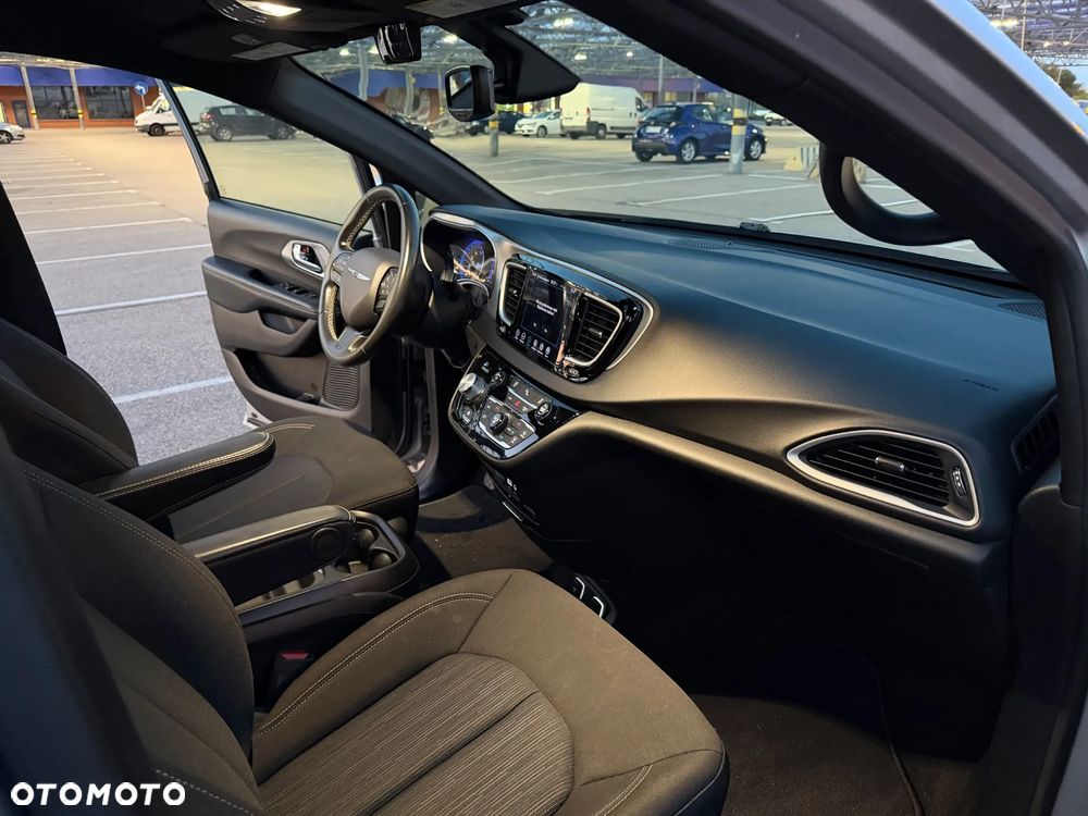 Chrysler Pacifica - 28